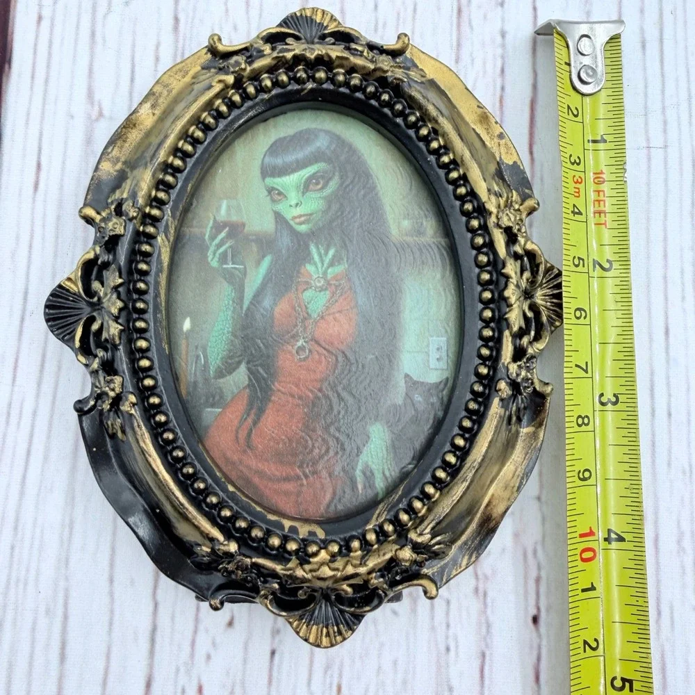 Reptilian Night Cap Art Print Ornate Gold Black Oval Frame Alien Cat‎ Wine 5x4